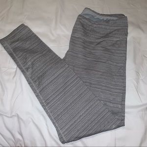 Lucy white and gray patterned leggings